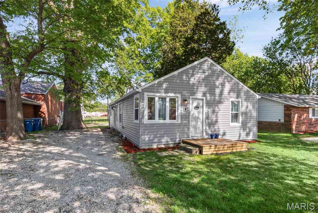 Homes For Sale - 406 Southard Place<br/> Madison County, South Roxana, IL 62087