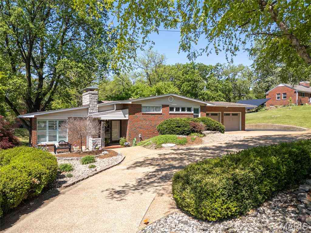 Homes For Sale - 281 S 9th Street<br/> East Alton, IL 62024