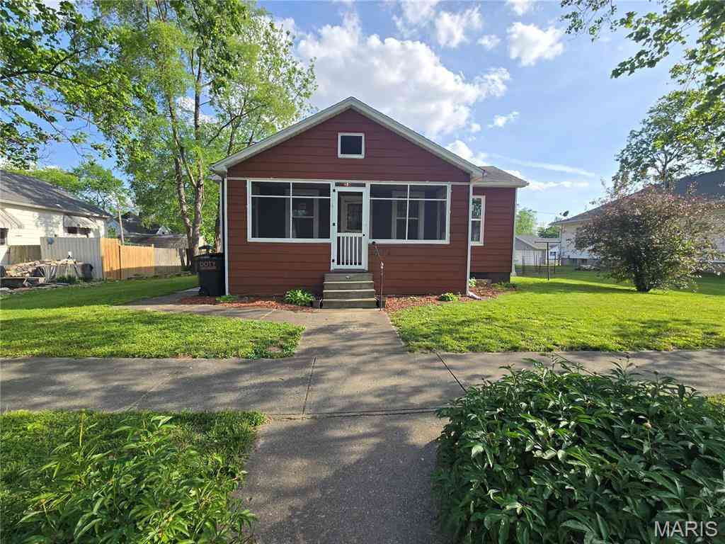 Homes For Sale - 310 E South Avenue<br/> Bond County, Greenville, IL 62246