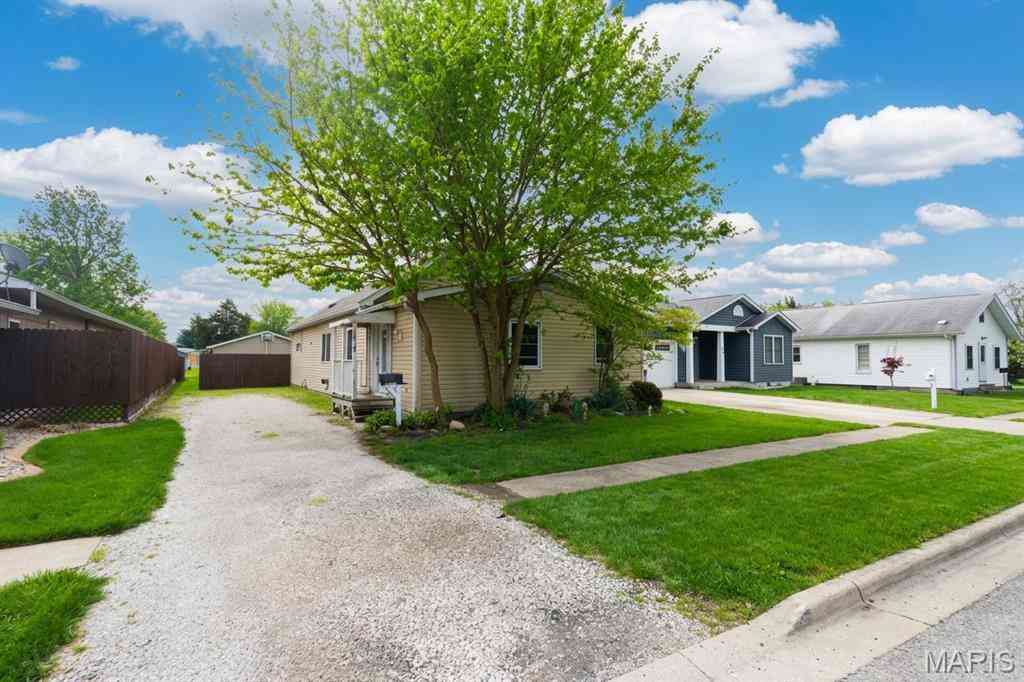 Homes For Sale - 410 Henry Street<br/> Macoupin County, Gillespie, IL 62033