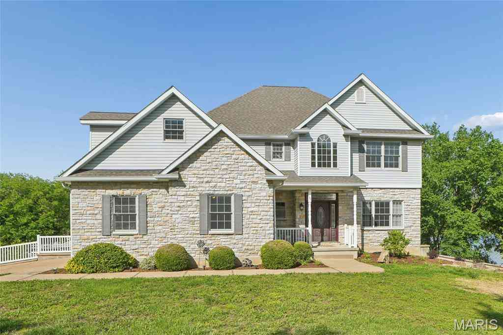 Homes For Sale - 101 W Lakeview Drive<br/> De Soto, MO 63020