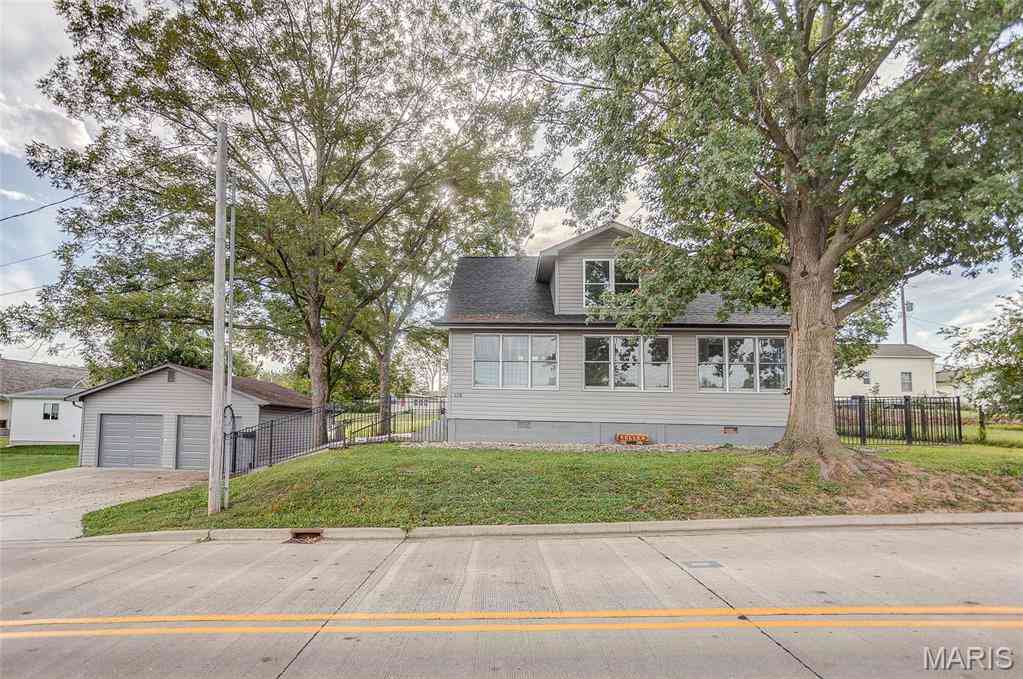 Homes For Sale - 218 E Cherry Street<br/> Monroe County, Columbia, IL 62236