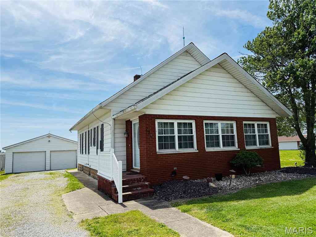 Homes For Sale - 224 W Saint Louis Street<br/> Hoyleton, IL 62803