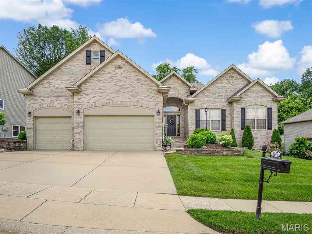 Homes For Sale - 6142 Stone Wolfe Drive<br/> Madison County, Glen Carbon, IL 62034