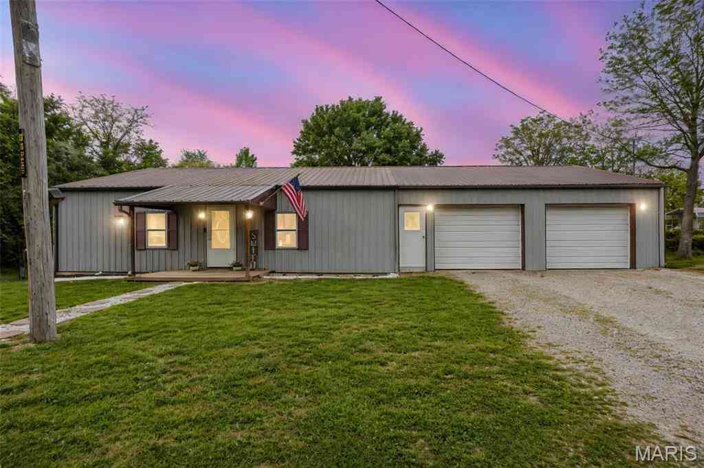 Homes For Sale - 305 E North Street<br/> Bond County, Mulberry Grove, IL 62262