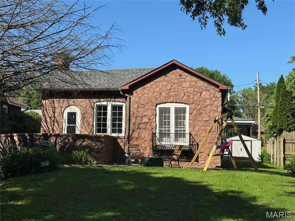 Homes For Sale - 430 S Douglas Avenue<br/> Saint Clair County, Belleville, IL 62220