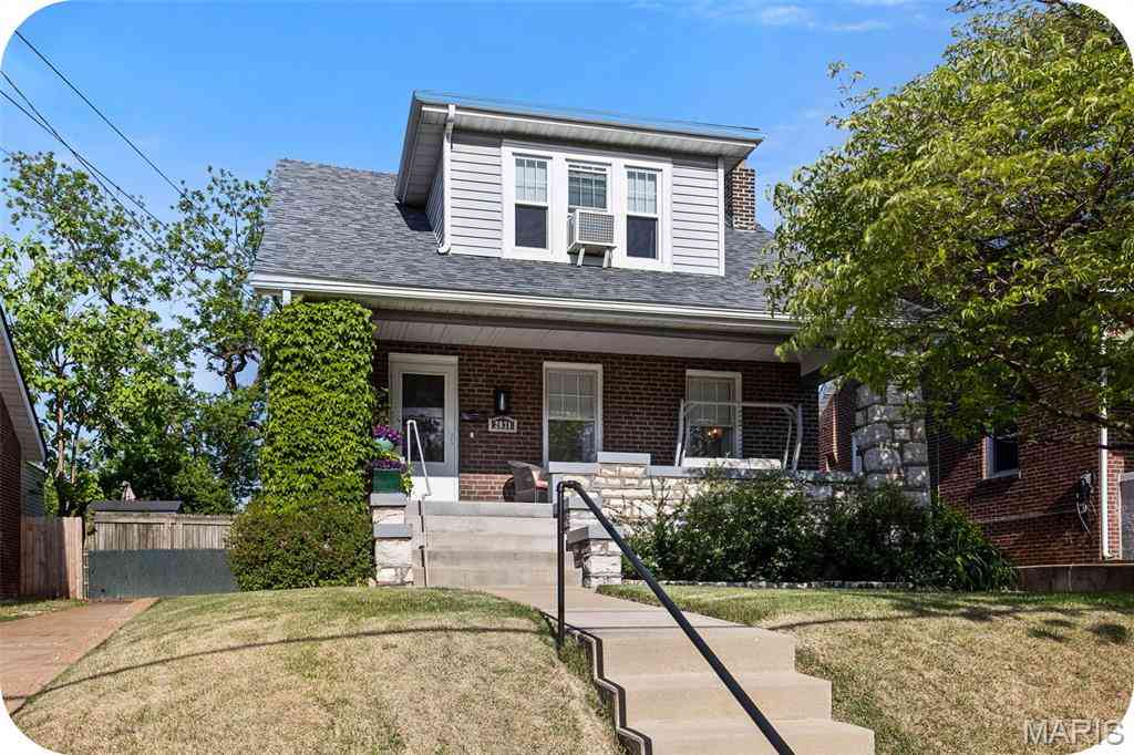 Homes For Sale - 2031 Bellevue Avenue<br/> Maplewood, MO 63143