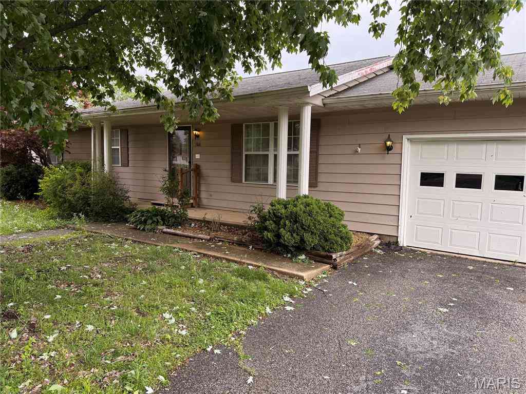 Homes For Sale - 306 Dewolf<br/> Marion County, Odin, IL 62870