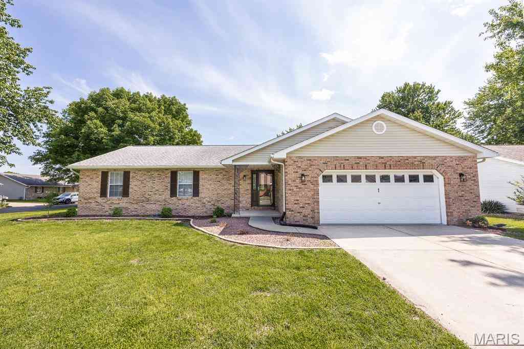 Homes For Sale - 1 Cheryl Drive<br/> Mascoutah, IL 62258