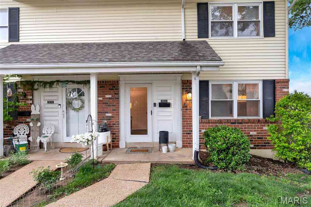 Townhouse For Sale - 2672 Falcons Way #54<br/> Saint Charles, MO 63303