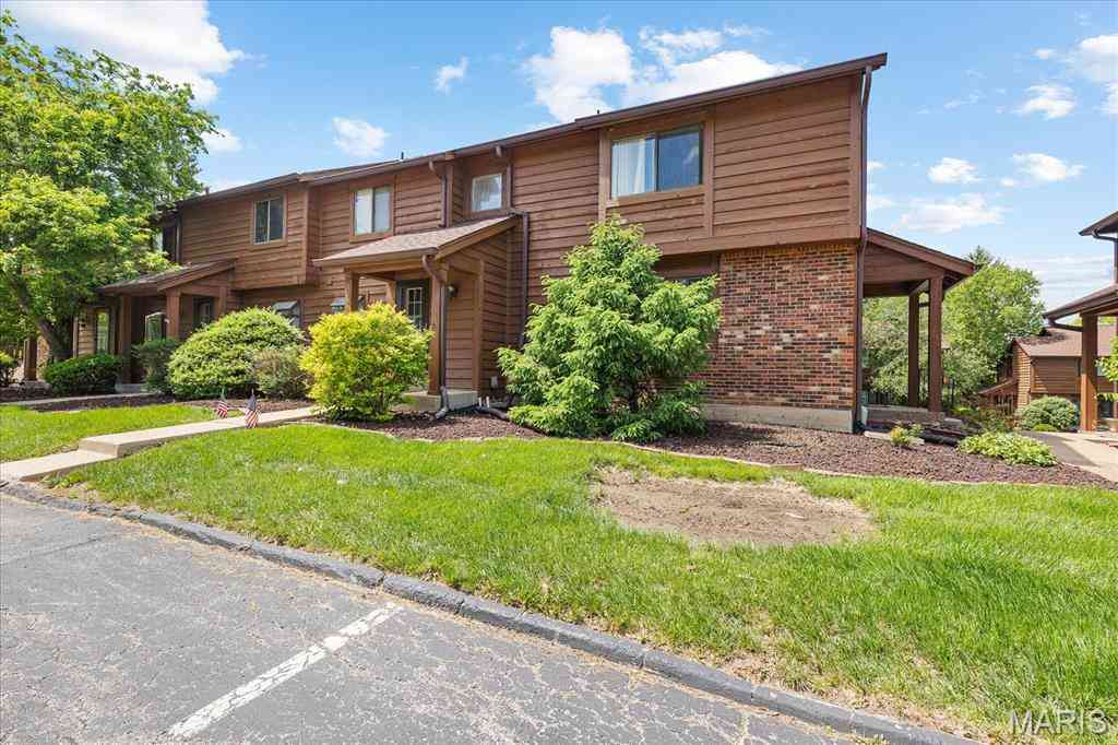 Townhouse For Sale - 228 Cedar Grove Drive #D<br/> Saint Charles, MO 63304
