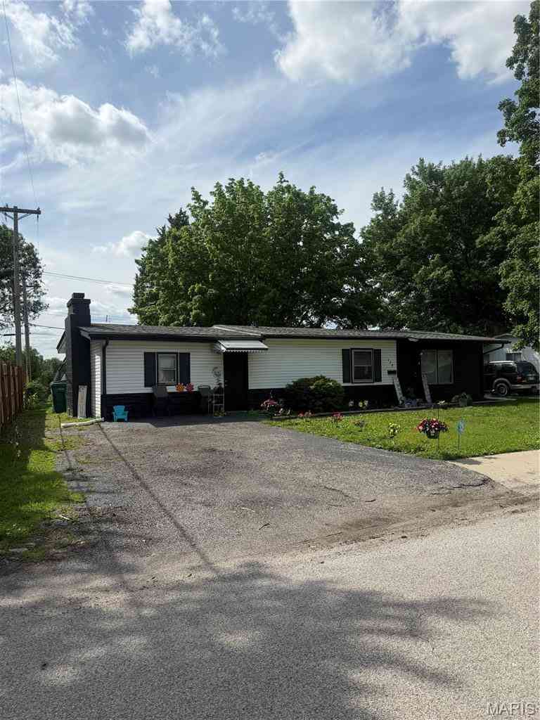 Homes For Sale - 129 Saint Thomas Lane<br/> Cahokia, IL 62206