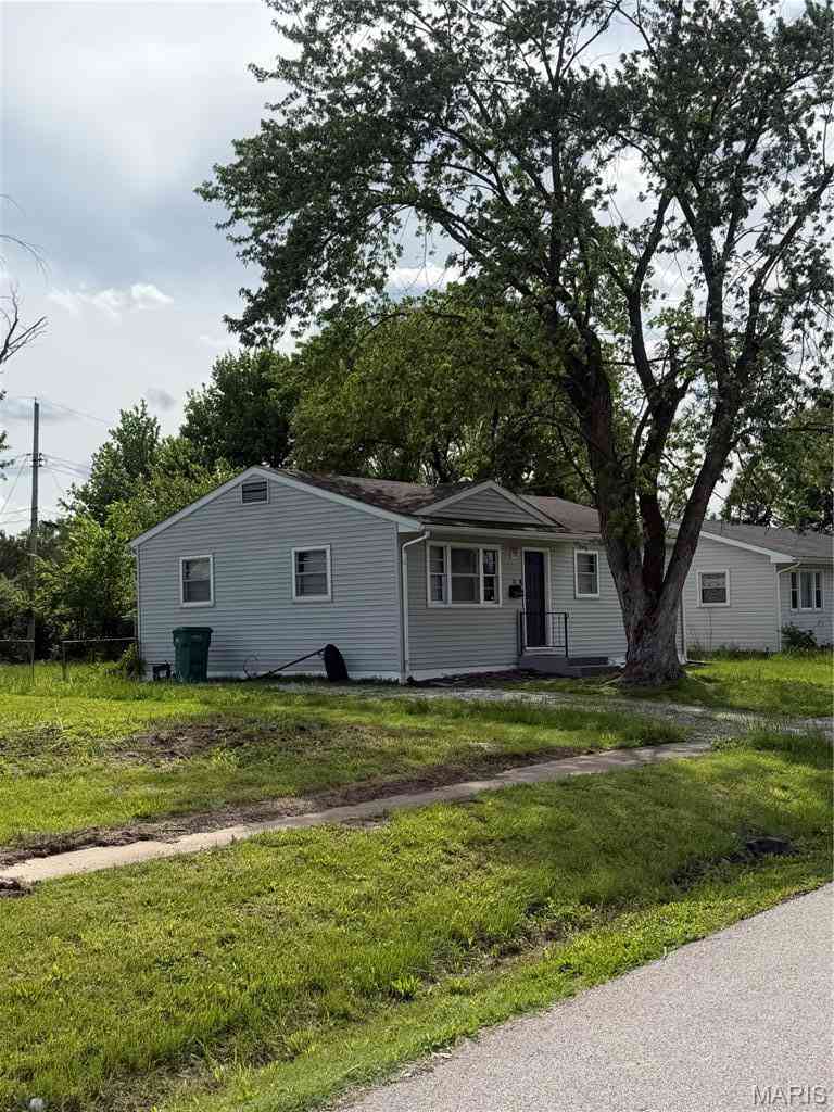 Homes For Sale - 28 School Street<br/> Cahokia, IL 62206