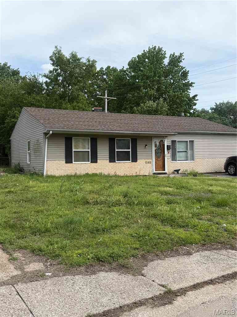 Homes For Sale - 1102 Saint Clement Drive<br/> Cahokia, IL 62206