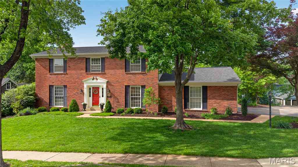 Homes For Sale - 12847 Haw Thicket Lane<br/> Des Peres, MO 63131
