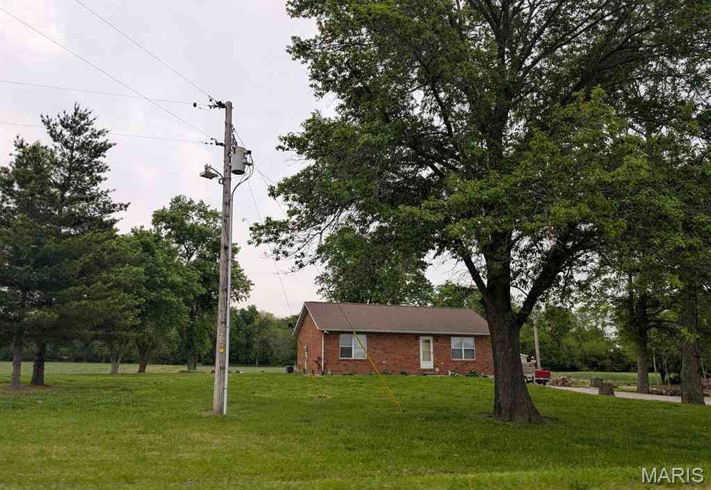 Homes For Sale - 6906 Holcomb School Road<br/> Saint Clair County, Freeburg, IL 62243