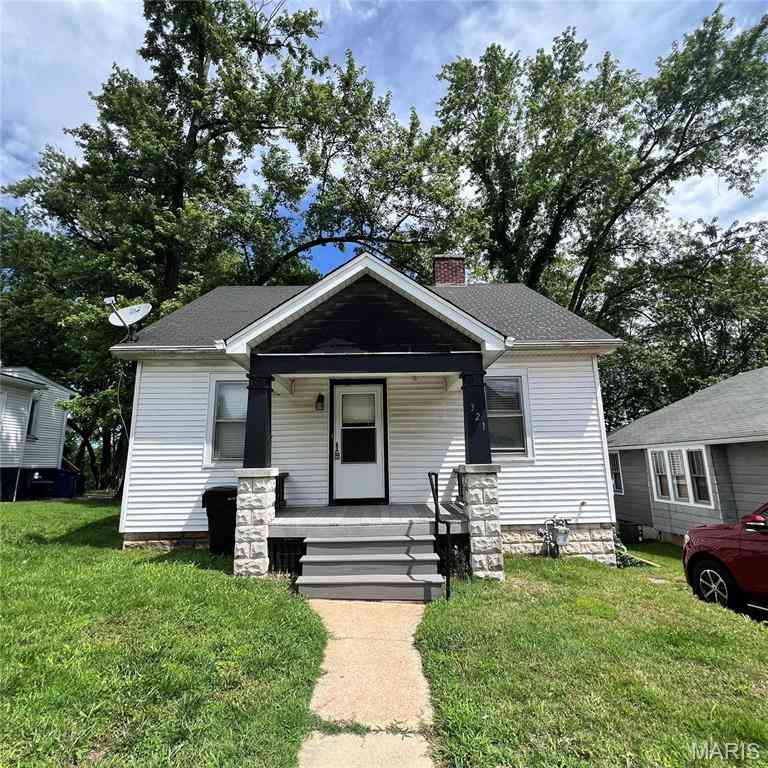 Homes For Sale - 321 W Cleveland Avenue<br/> Saint Clair County, Belleville, IL 62220