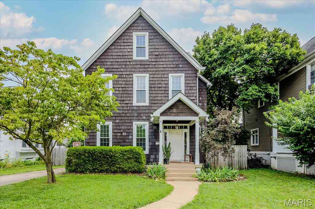 Homes For Sale - 3434 Greenwood Boulevard<br/> Maplewood, MO 63143