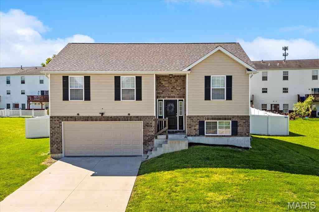 Homes For Sale - 118 Wilson Creek Drive<br/> Saint Clair County, Belleville, IL 62221