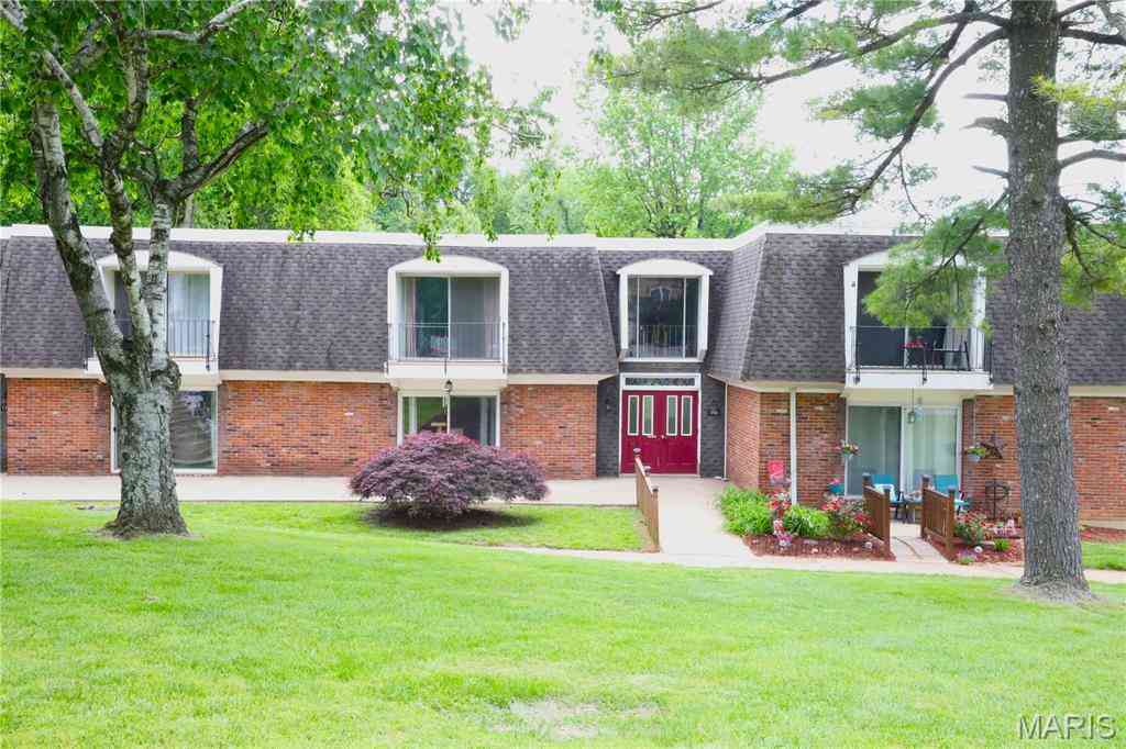 Condo For Sale - 1700 Ramada Boulevard #F<br/> Collinsville, IL 62234