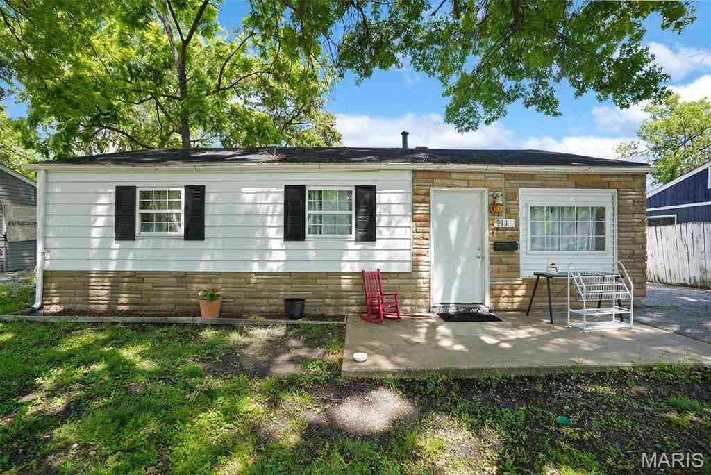 Homes For Sale - 11 Saint Lambert Drive<br/> Cahokia, IL 62206