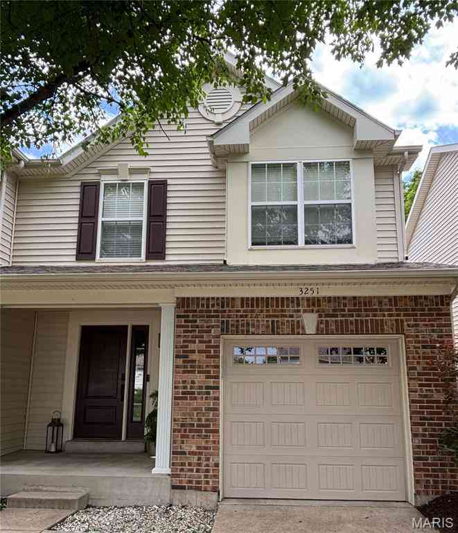 Townhouse For Sale - 3251 Cog Wheel Statiopn<br/> Saint Charles, MO 63301