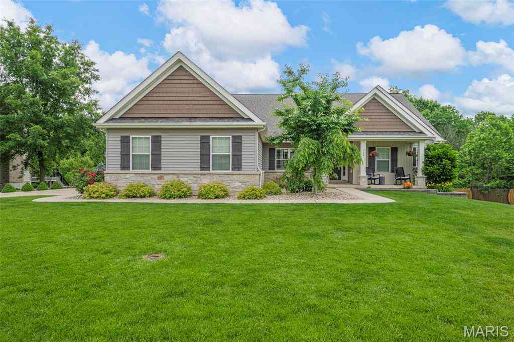 Homes For Sale - 704 Wyndgate Estates Drive<br/> Des Peres, MO 63131