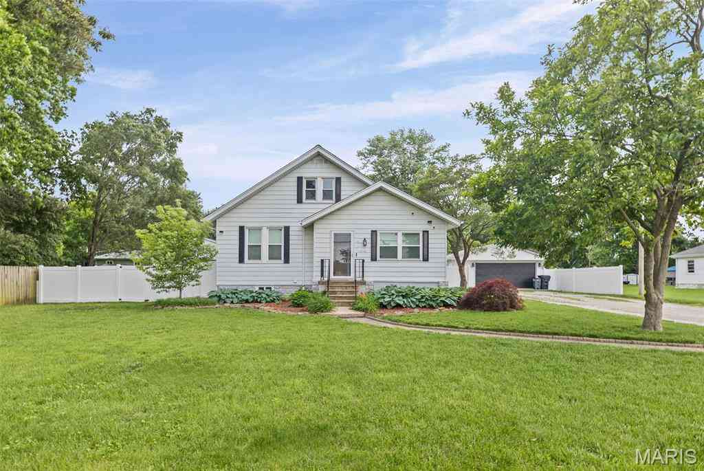 Homes For Sale - 1305 West Boulevard<br/> Saint Clair County, Belleville, IL 62221