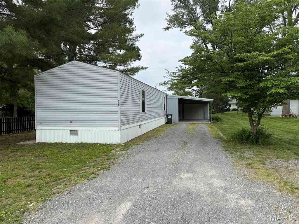 Mobile Home For Sale - 940 E 1st Street<br/> Clinton County, Beckemeyer, IL 62219