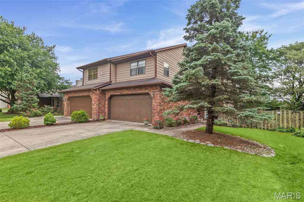 Townhouse For Sale - 2204 Greenfield Drive<br/> Saint Clair County, Belleville, IL 62221
