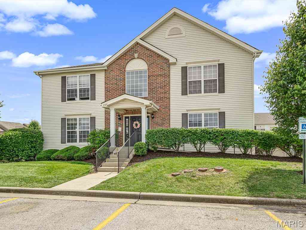 Condo For Sale - 724 Harbor Woods Drive #B<br/> Saint Clair County, Fairview Heights, IL 62208