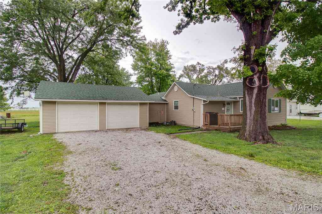 Homes For Sale - 313 E Charles Street<br/> Macoupin County, Medora, IL 62063