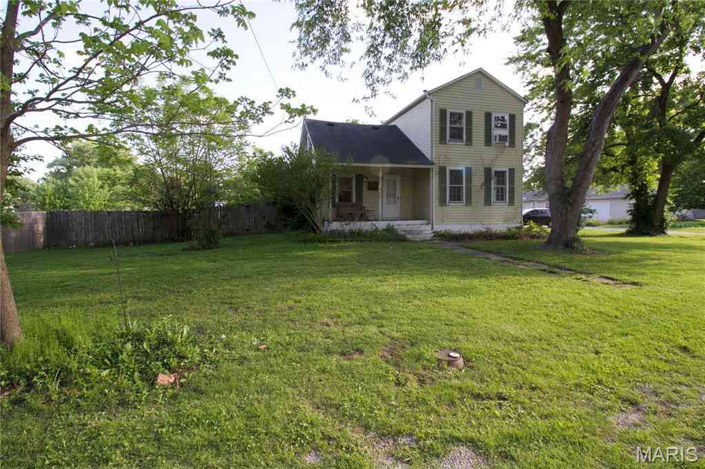 Homes For Sale - 402 E Elm Street<br/> Macoupin County, Bunker Hill, IL 62014