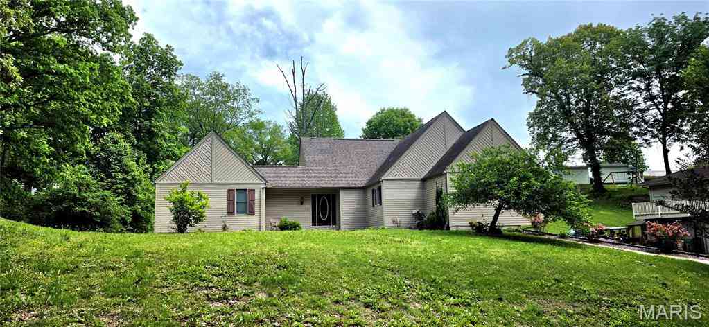 Homes For Sale - 103 Estate Drive<br/> Chesterfield, IL 62233