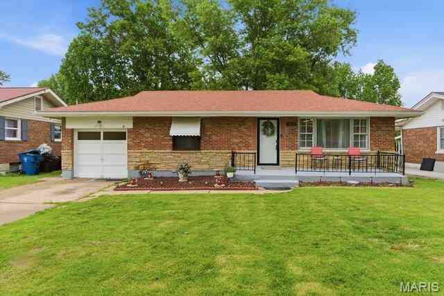 Homes For Sale - 328 S Dellwood Drive<br/> Ferguson, MO 63135