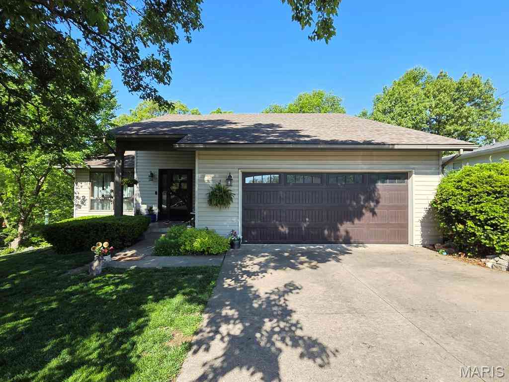 Homes For Sale - 403 Constantz Drive<br/> Canton, MO 63435