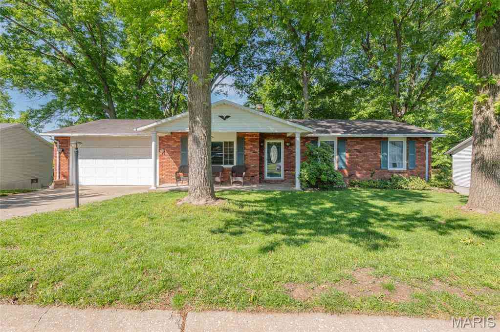 Homes For Sale - 5 Beatrice Court<br/> East Alton, IL 62024