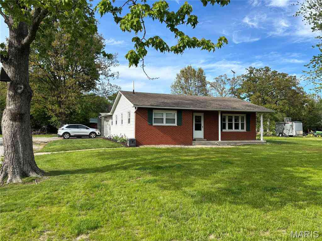 Homes For Sale - 272 4th Street<br/> Mount Olive, IL 62069