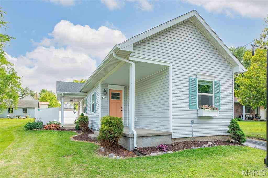 Homes For Sale - 509 Pearl Street<br/> Godfrey, IL 62035