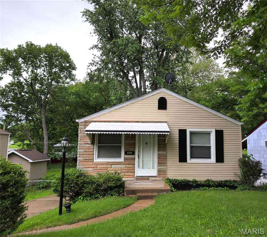 Homes For Sale - 808 Arline Avenue<br/> Ferguson, MO 63135