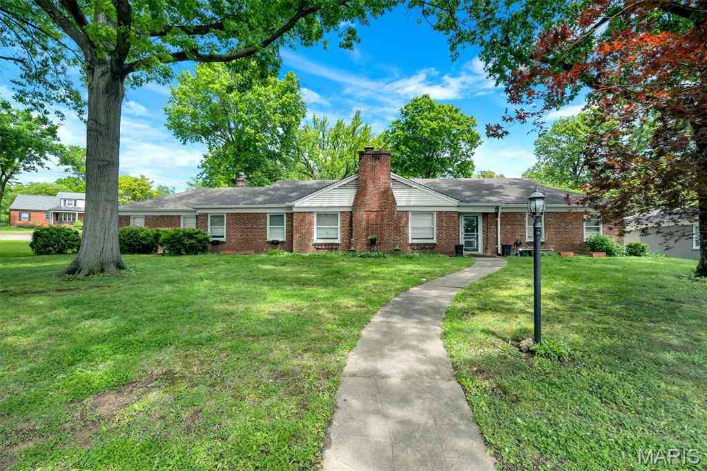 Homes For Sale - 9071 Monmouth Drive<br/> Richmond Heights, MO 63117