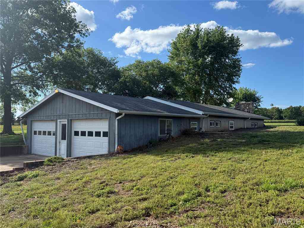 Homes For Sale - 190 Airport Road<br/> Iberia, MO 65486