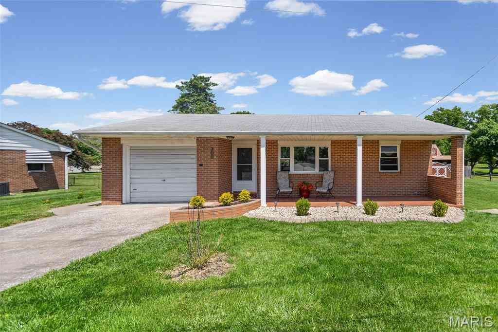Homes For Sale - 300 Nelder Drive<br/> Godfrey, IL 62035