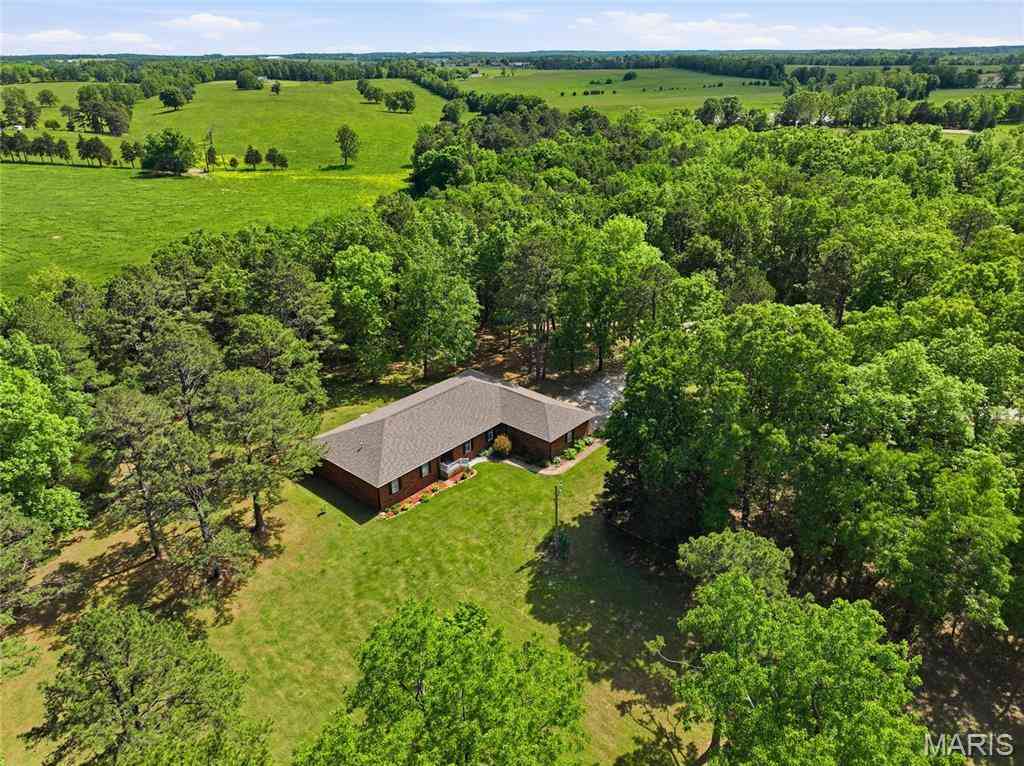 Homes For Sale - 9600 Creek Road<br/> Raymondville, MO 65555