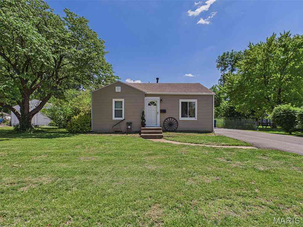 Homes For Sale - 104 Greenfield Drive<br/> Collinsville, IL 62234