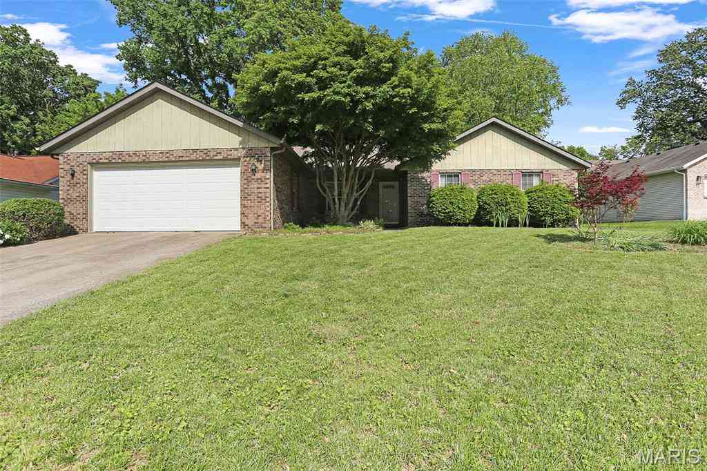 Homes For Sale - 1841 Spruce Hill Drive<br/> Saint Clair County, Belleville, IL 62221