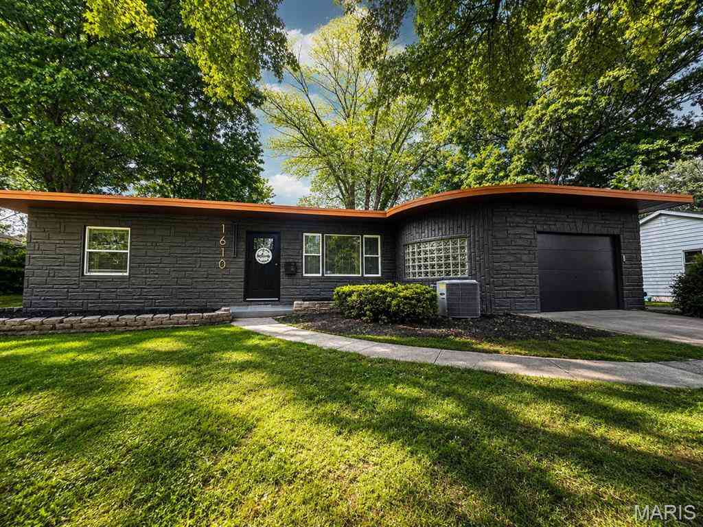 Homes For Sale - 1610 Berkley Lane<br/> Saint Clair County, Belleville, IL 62226