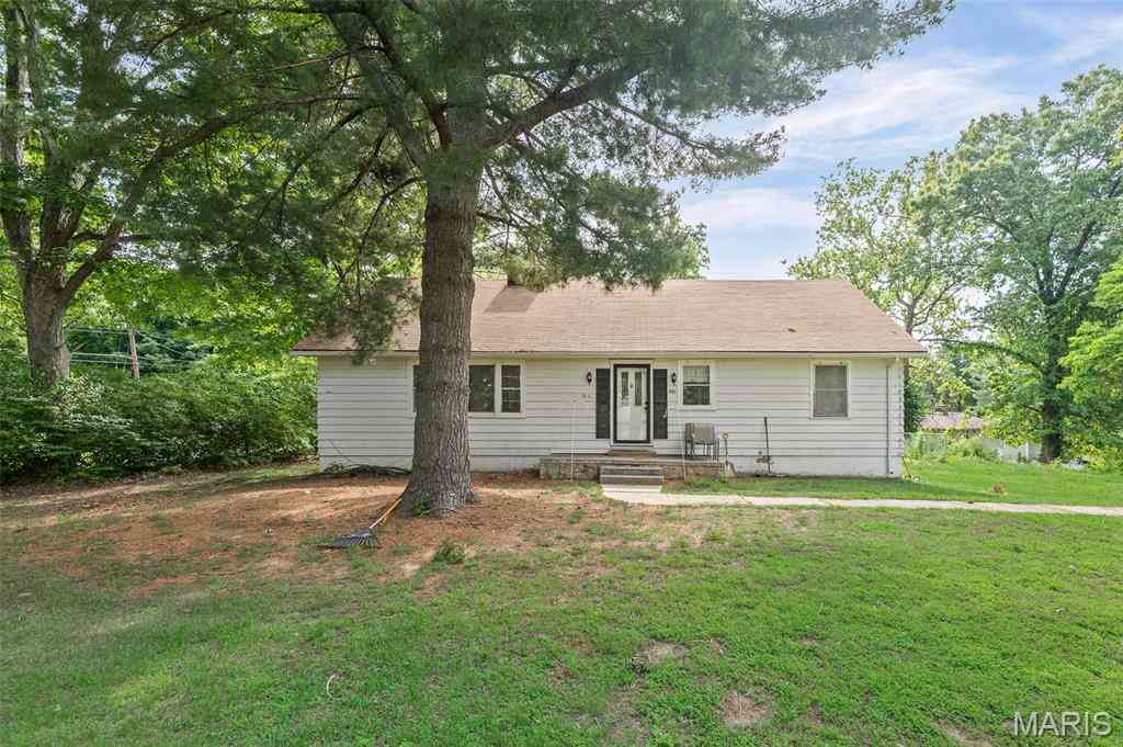 Homes For Sale - 500 Edgewood Drive<br/> Saint Clair County, Belleville, IL 62223