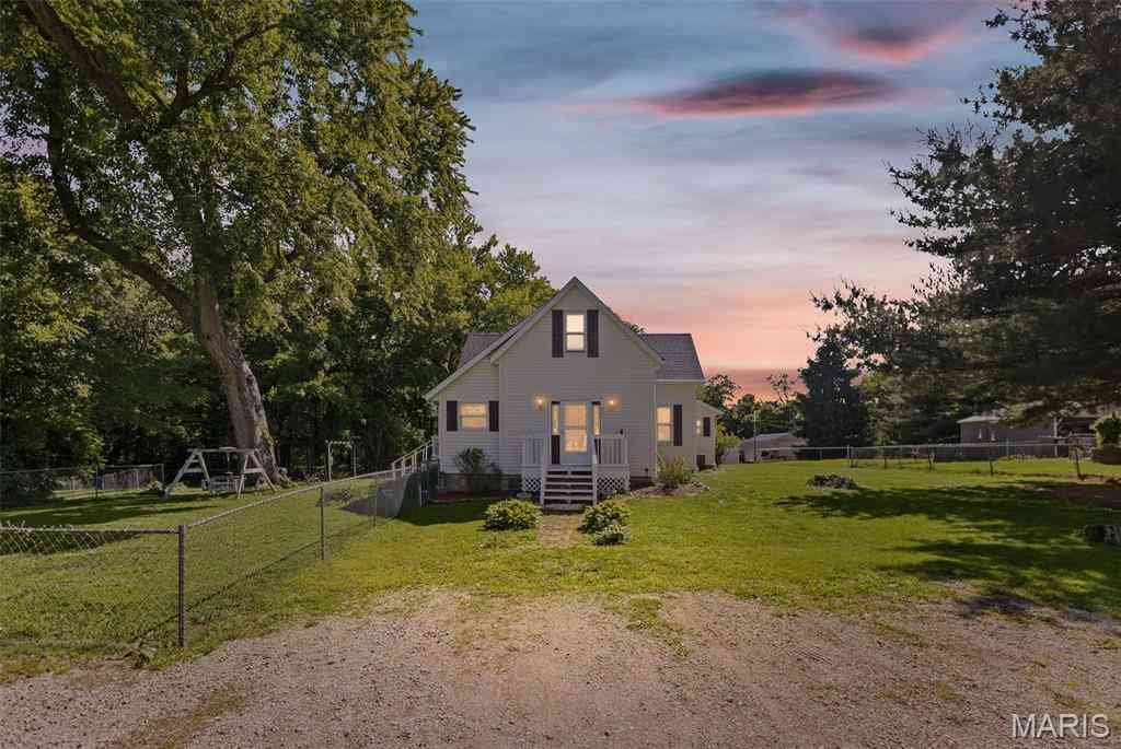 Homes For Sale - 331 Liberty Road<br/> Saint Clair County, Fairview Heights, IL 62208