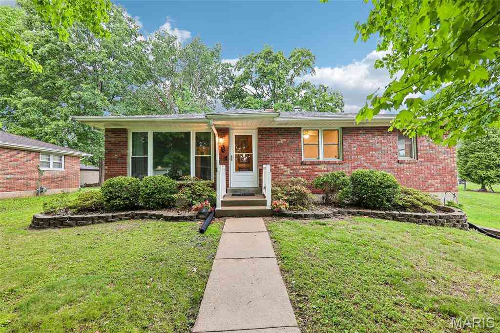 Homes For Sale - 39 Mark Drive<br/> Saint Clair County, Fairview Heights, IL 62208